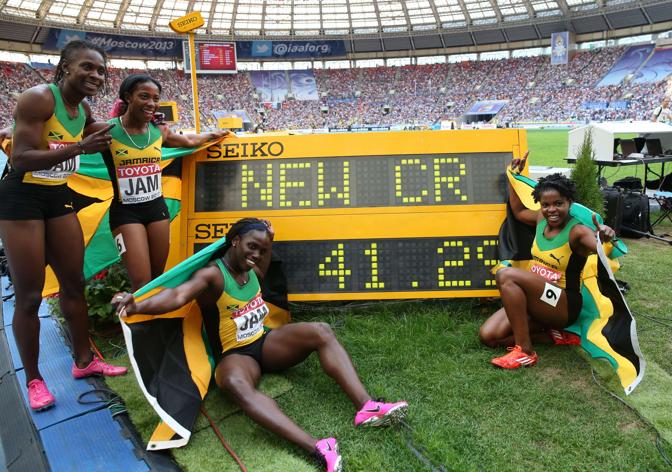 Dominio giamaicano anche in campo femminile. Il quartetto composto da Carrie Russell, Schillonie Calvert, Shelly-Ann Fraser-Pryce e Kerron Stewart ha vinto nella 4x100 donne stabilendo anche il nuovo record dei campionati, 41''29.